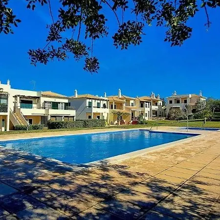 Lacasadelucasauportugal * Pêra